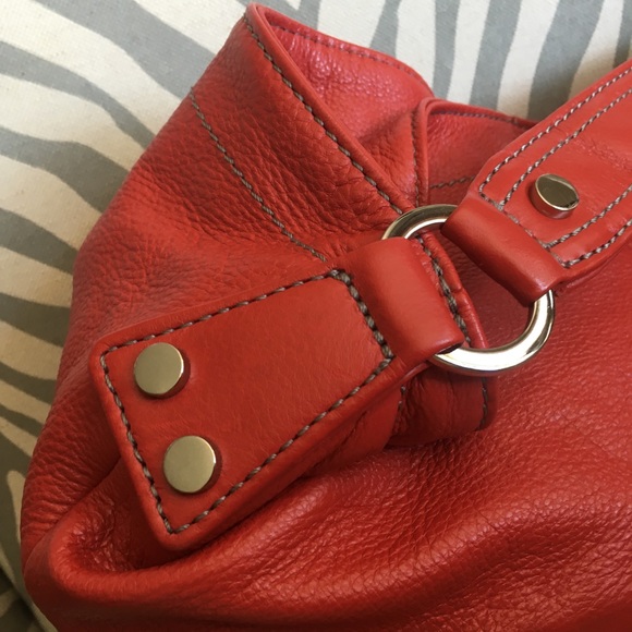 Danier Leather shoulder tote - Picture 3 of 5